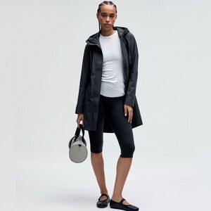 lululemon -  rain rebel jacket - black - 6